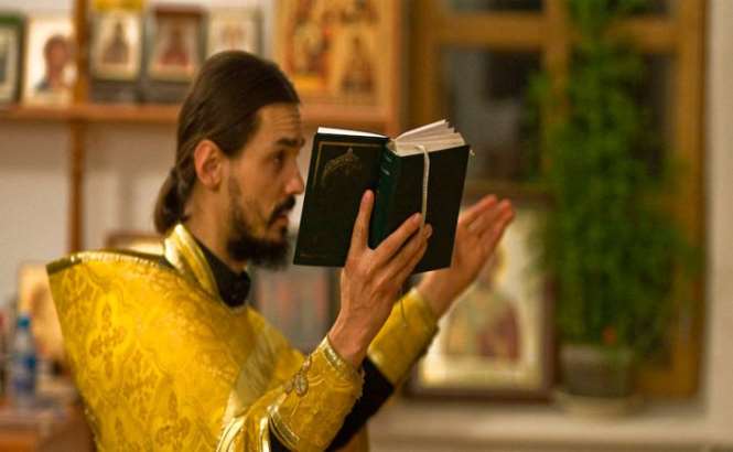 Священники перестанут считаться госслужащими и получать заработную плату — Греция