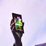 Самсунг показала складной смартфон с гибким дисплеем