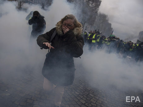Путинские пропагандисты пострадали во время протестов в столице франции