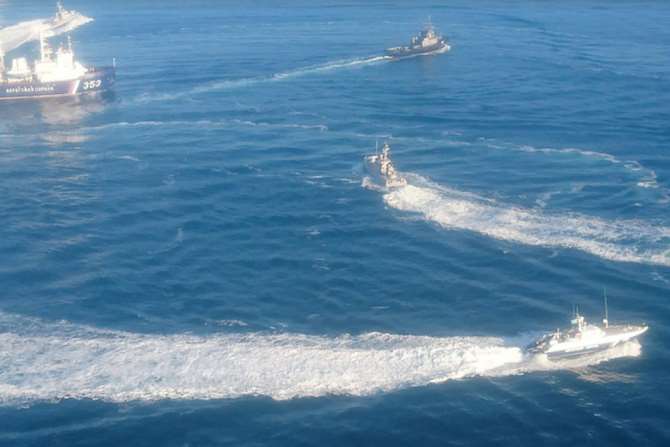 ВМС Украины проинформировали об обстреле кораблей российскими катерами