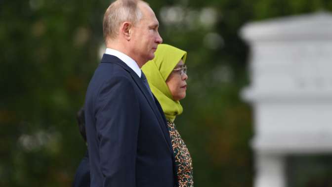 Президент Сингапура подняла бокал за здоровье В. Путина и дружбу с Россией