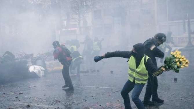 В репортера RT угодила пуля в процессе беспорядков в столице франции