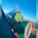 Пассажиры сняли на видео развалившийся во время полета мотор лайнера