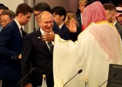 Песков прокомментировал рукопожатие В. Путина и саудовского кронпринца на саммите G20