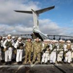 Порошенко обнародовал фото с солдатом, носящим эмблему дивизии СС