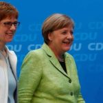 Крамп-Карренбауэр сменила Меркель на посту лидера ХДС