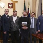 В Махачкале прохожие словили девочку, выпавшую с 5-ого этажа