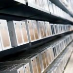 Apple через суд запретили торговать iPhone