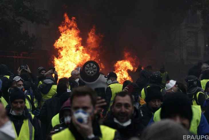 В столице франции на акции «желтых жилетов» в субботу задержали 136 человек