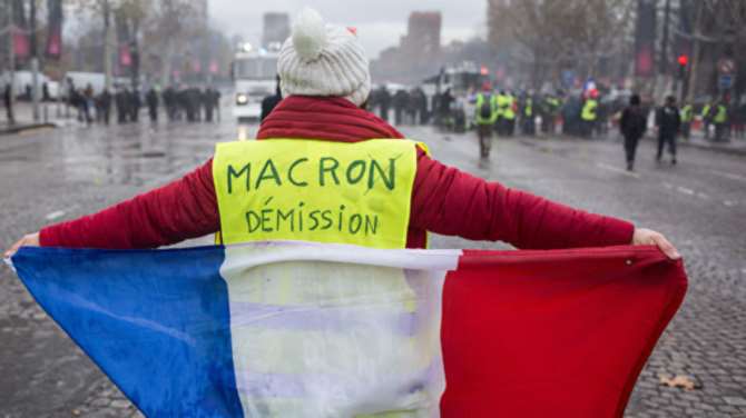 За имитацию казни Макрона во Франции арестованы три человека