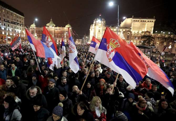 В центре Белграда тысячи людей протестовали против президента Сербии