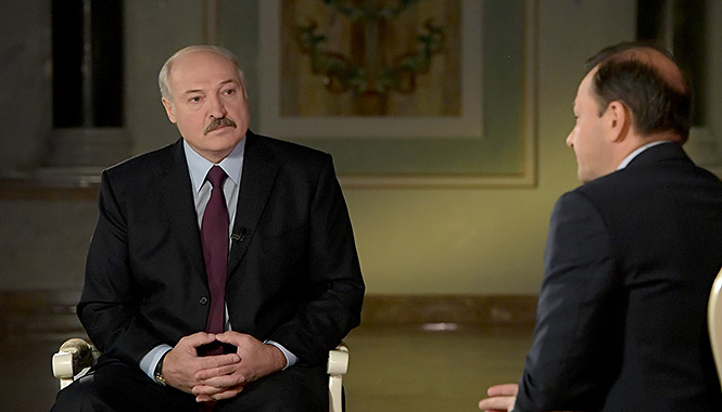 Нас уже чуть ли не в НАТО готовы взять — Лукашенко
