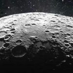 Ученые обнаружили на Луне старинный осколок с Земли: как он туда попал