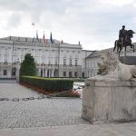 В Варшаве автомобиль таранил ворота президентского замка