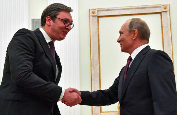 На встрече Владимира Путина президент Сербии грубо нарушил протокол