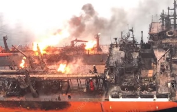 Активные поиски моряков с горящих танкеров в Черном море прекращены