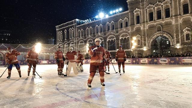 Путин учавствует в хоккейном матче на Красной площади / Радиостанция
