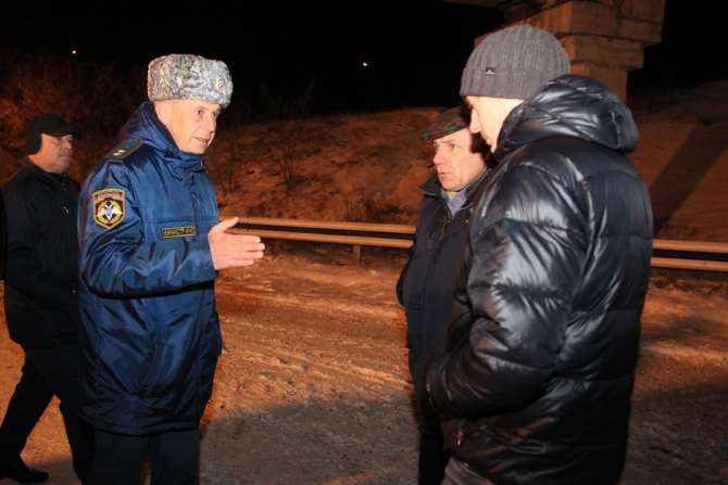 В Донецке взорвали опору железнодорожного моста