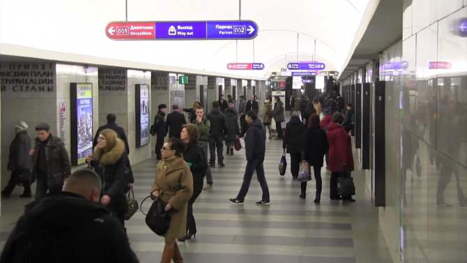 Мужчина попал под поезд на станции метро «Ленинский проспект»
