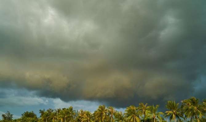 Тропический шторм «Пабук» надвигается на южные курорты Таиланда