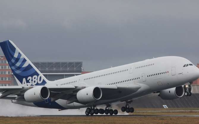 Видео посадки А380 при шквальном ветре попало в Сеть