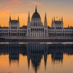 Премьер Венгрии отказался влиять на РФ по требованию США