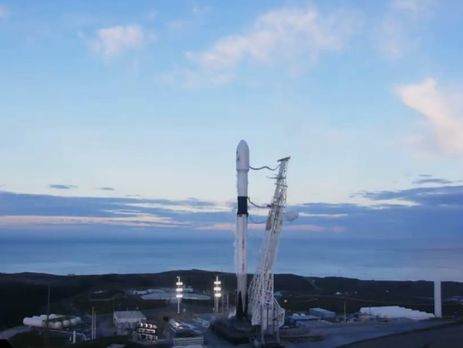SpaceX запустила ракету Falcon 9 с десятью спутниками
