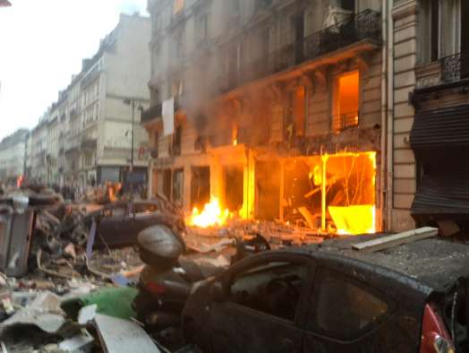 Мощнейший взрыв произошел в центре Парижа