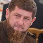 Зампостпреда Кадырова задержали в Крыму «с золотым пистолетом»