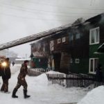 Пожарные спасли двоих человек из горящего дома в Алапаевске