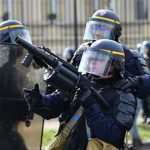Участнику акции «жёлтых жилетов» оторвало руку в стычке с полицией
