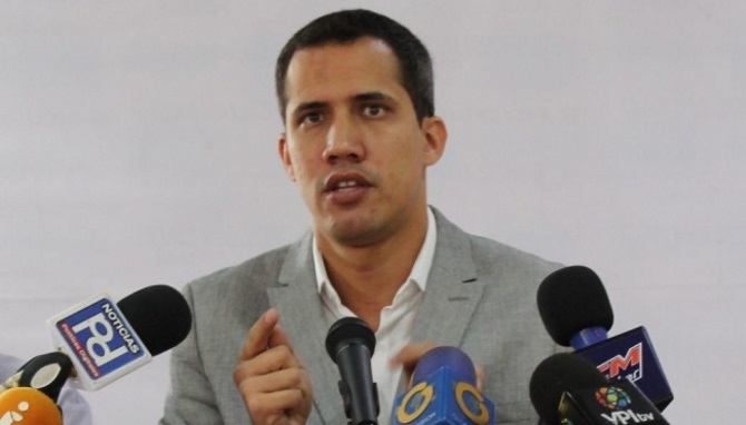 Гуайдо хочет организовать поставки гумпомощи в Венесуэлу через соседние страны