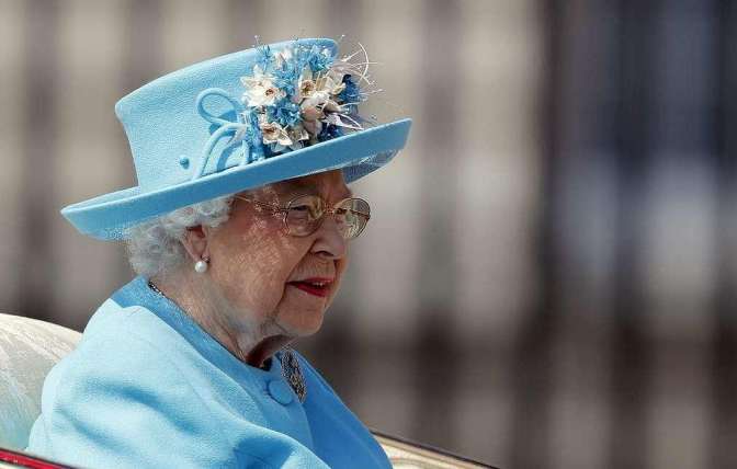 Елизавету II эвакуируют из Лондона в случае беспорядков