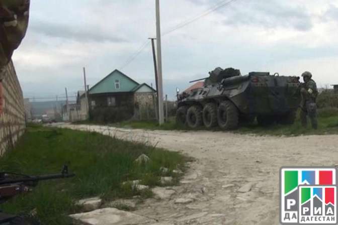 Появилось видео штурма здания с боевиком в Дагестане