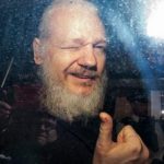 Почему Эквадор выдал Джулиана Ассанжа?