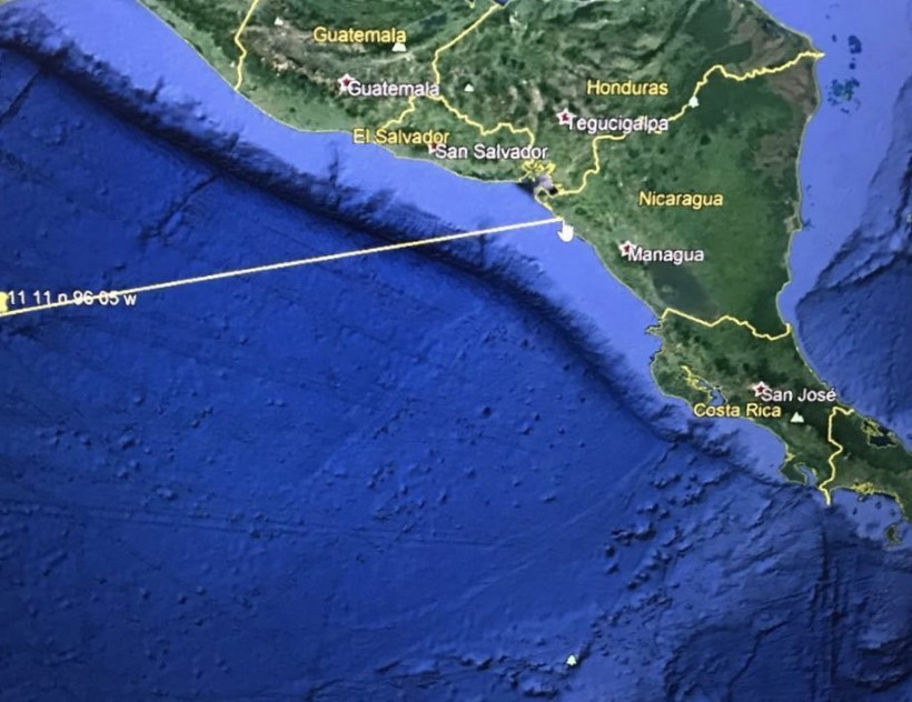 На Центральную Америку идет цунами, вызванное падением метеорита.