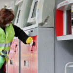 Как долго коронавирус остается на разных типах поверхностей?