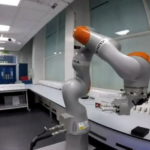 Робота-химика представили в Великобритании