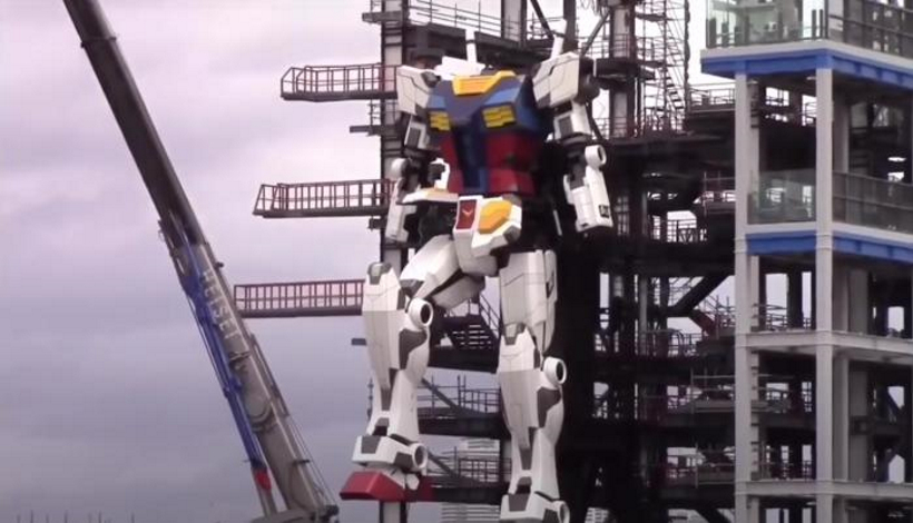Движущегося 18-метрового робота сделали в Японии