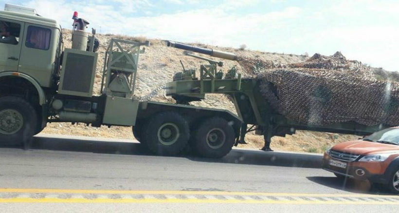 Иран выдвигает танки к границе Азербайджана. Люди их жгут.