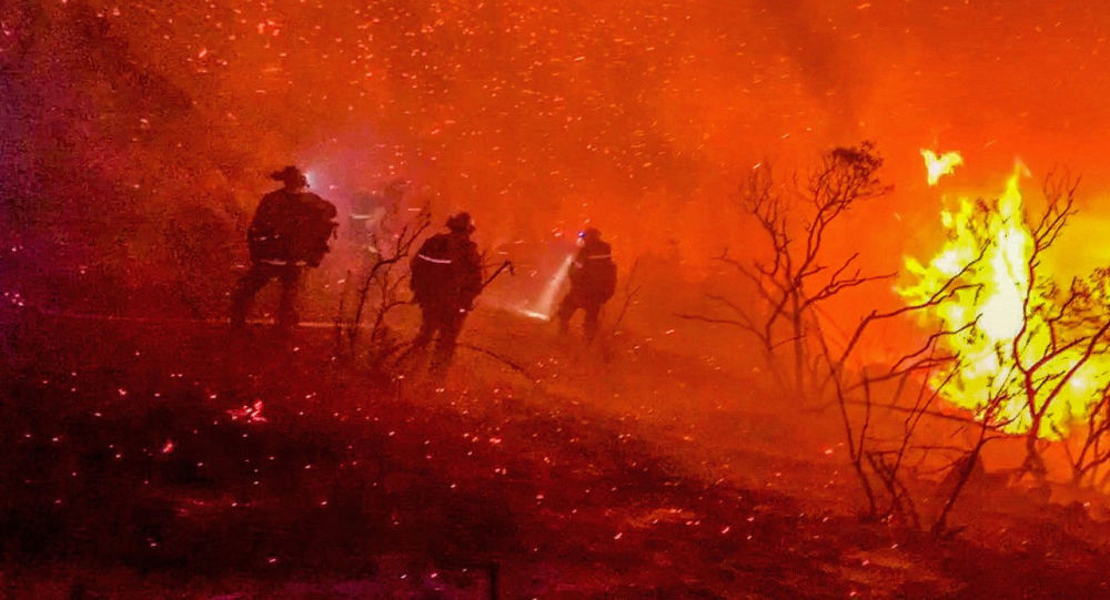 Долина Пожар в Калифорнии бернса более 10000 акров, по-прежнему только 1% содержится, Cal Fire говорит
