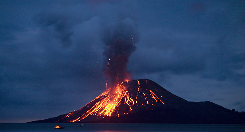«Извергающийся супервулкан»: индонезийские вулканы могли бы сделать с хорошим PR-агентством, считает автор