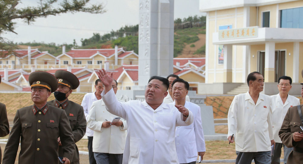 Ким Чен Ын из Северной Кореи посетил восстановленную «Социалистическую сказочную страну», пострадавшую от тайфуна
