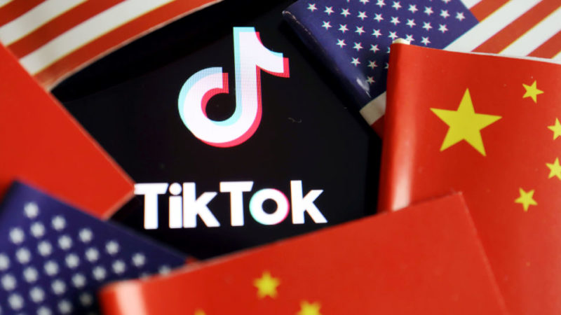 Китай решительно возражает против решения США запретить загрузку TikTok и WeChat