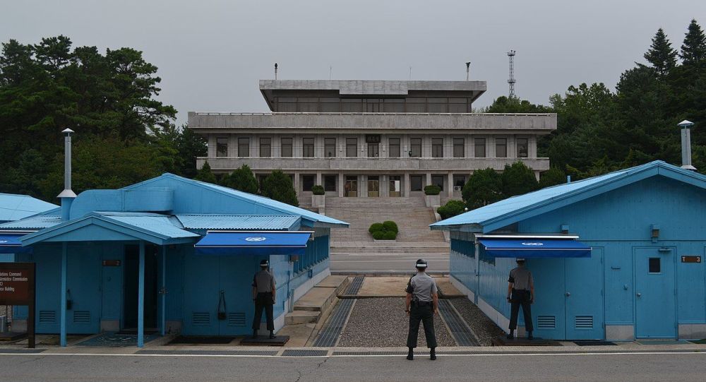 Министр иностранных дел Великобритании Рааб посетил демилитаризованную зону, разделяющую две Кореи