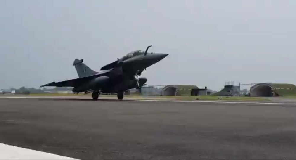 Министр обороны Франции посетит Индию для участия в церемонии индукции истребителей Rafale