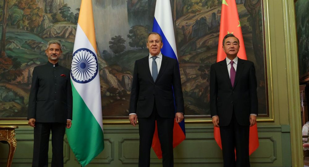 Министры иностранных дел России, Индии и Китая подчеркивают важность «общего развития»