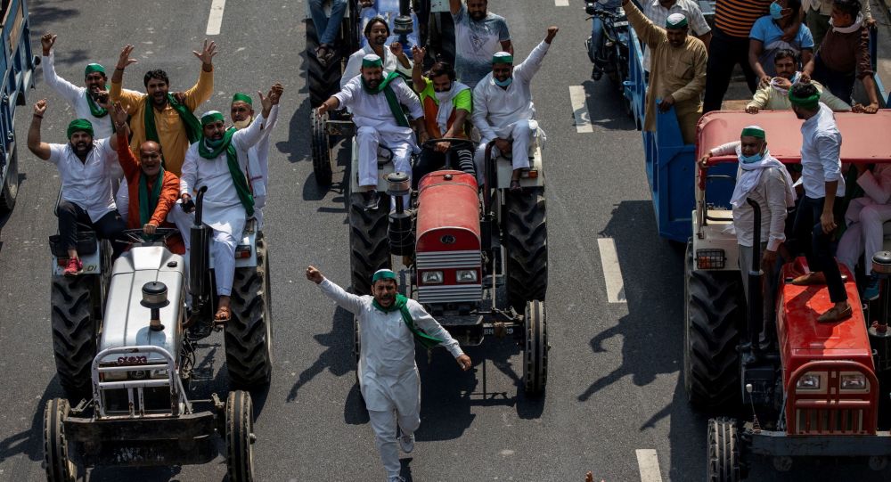 Рахул Ганди из партии оппозиционного конгресса Индии начинает «тракторные митинги» против законов о фермерских хозяйствах