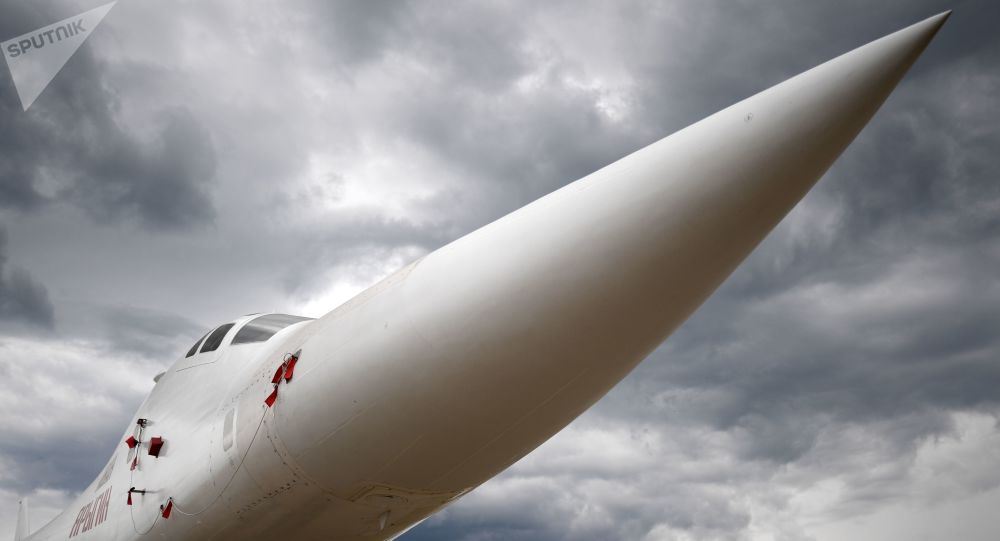 Российские стратегические ракетоносцы Ту-160 побили мировой рекорд беспосадочных полетов