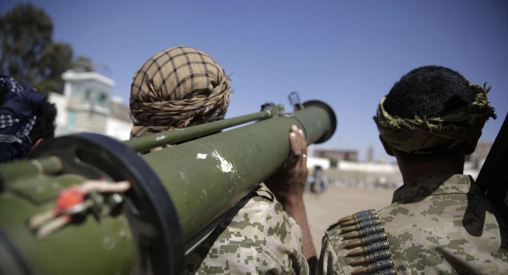 Сообщается, что саудовская коалиция атакует две военные цели хуситов в Сане
